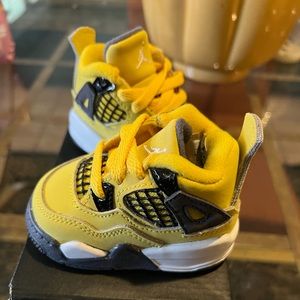 Jordan 4 Retro Lighting 2C BRAND NEW